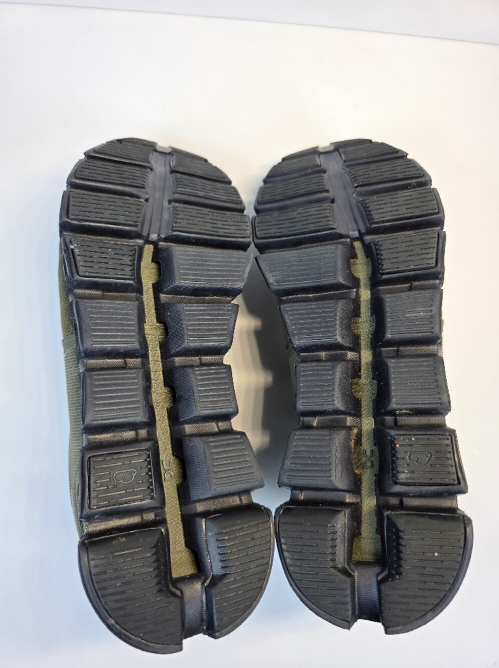 On Running Olive Green and Black Cloudventure Trail Sneakers - Picture 8 of 16